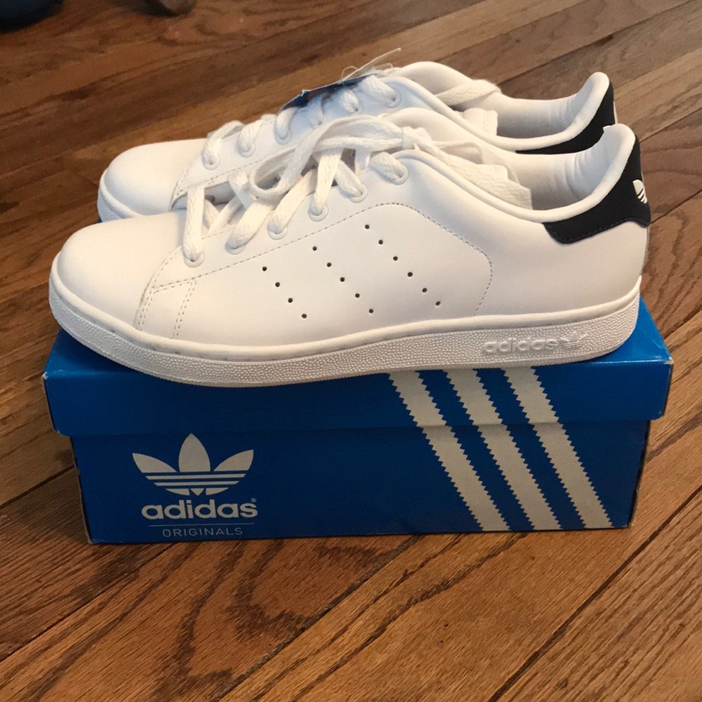 Stan Smith Adidas shoes M: 5.5 & W: 6.5 per adidas